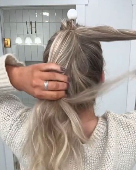 Here’s an updo hair hack that you can use for medium and long hairstyles. Check out this hair hack for a professional-looking updo. Updos For Long Hair Work, Work Updos For Long Hair, Diy Updos For Long Hair, Easy Hair Updos For Beginners, Updo For Long Hair, Easy Braided Updo, Fall Braids, Long Fine Hair, Diy Updo