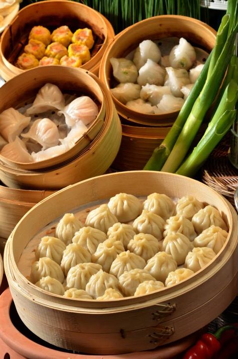 What's your favourite type of #dumpling? #MOfoodies Dumpling Bar Wedding, Chinese Catering Ideas, Asian Wedding Food Ideas, Japanese Wedding Food Ideas, Wedding Dumplings, Wedding Food Asian, Japanese Wedding Food, Dumpling Dinner, Mini Dumplings