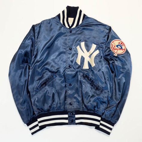 Yankees Jacket, Yankees Hoodie, Japanese Souvenir, Souvenir Jacket, Ny Yankees, Pullover Windbreaker, Satin Jackets, Cool Jackets, New York Yankees