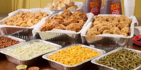 Fried Chicken buffet Diy Wedding Reception Food, Chicken Bar, Taco Bar Party, Cookout Menu, Diy Wedding Food, Beverage Ideas, Reception Food, Bbq Wedding, Wedding Reception Food