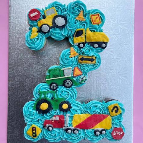 Vehicle Themed Birthday Cake, Transportation Party Cake, Vehicle Cupcakes, Vehicle Birthday Cake, Truck Cupcakes, Construction Birthday Cake, Transportation Birthday Party, Transportation Party, Construction Cake