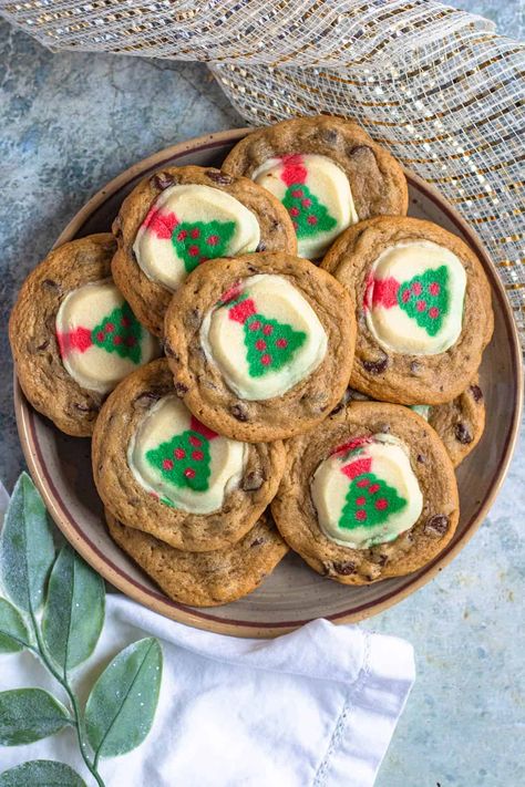 Christmas Cookies Shapes, Christmas Pilsberry Cookies, Christmas Treats Cookies, Christmas Cookies Cheesecake, What To Bring To A Christmas Party, Christmas Birthday Desserts, Christmas Treats For Party, Soft Christmas Cookies Recipes, Christmas Cookies Pillsbury