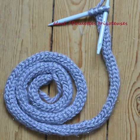 Tricotin Long, French Knitting, I Cord, Crochet World, Loom Knitting, Crochet Projects, Knitted Scarf, Crochet Necklace, Projects To Try