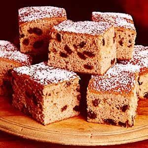 Raisin Spice Cake, Spice Cake Recipe, Yummy Cake Recipes, Spice Cake Recipes, Banana Dessert Recipes, Cake Carrot, Dessert Breads, Laid Off, Cake Platter