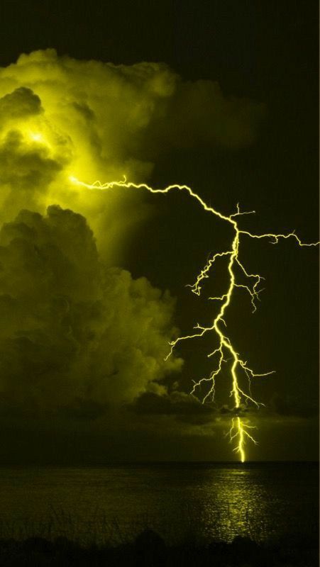 Electric Yellow Aesthetic, Yellow Lightning Wallpaper, Lightning Pics, Lightning Sky, Pictures Of Lightning, Grey Wallpaper Iphone, Broken Screen Wallpaper, Awesome Wallpapers, Colouring Pics