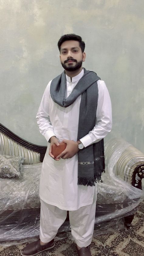 Mehandi outfit for mens in pakistan and world wide. White Shalwar Kameez, Mehandi Outfit, Mehandi Outfits, Shawl Outfit, Green Shawl, Dressing Style, Shalwar Kameez, Dark Gray, Pakistan