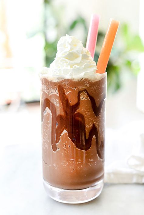 How to Make a Blended Iced Mocha | foodiecrush.com Blended Mocha Recipe, Iced Mocha Recipe, Iced Mocha Coffee, Vegan Coconut Ice Cream, Blended Coffee Drinks, Ice Blended, Homemade Mocha, Mocha Drink, Ice Cream For Breakfast