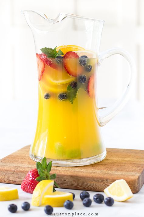 Make this non alcoholic white sangria recipe for your summer gatherings. Fresh fruit and tasty mint add just the right amount of flavor. So delicious! Virgin Sangria, Non Alcoholic Sangria, White Sangria Recipe, Non Alcoholic Punch, Italian Drinks, White Cranberry Juice, White Sangria, Sangria Recipe, Drink Recipes Nonalcoholic