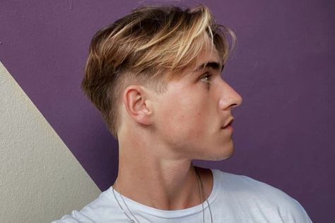 20+ Best Middle Part Hairstyles for Men - Man of Many Fesyen Rambut Lelaki, Middle Part Hairstyles Men, Middle Part Haircut, Men Haircut Undercut, Mens Haircuts Short Hair, Middle Part Hairstyles, Taper Fade Haircut, Mens Hairstyles Thick Hair, Fesyen Rambut