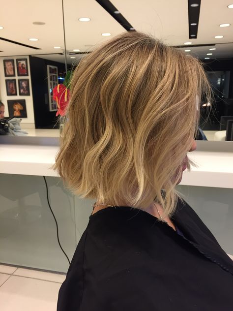 Natural Highlights For Dirty Blonde Hair, Dirty Blonde Bob, Caramel Blonde Hair, Coachella Hair, Strawberry Blonde Hair Color, Summer Haircuts, Dirty Blonde Hair, Strawberry Blonde Hair, Short Hair Balayage