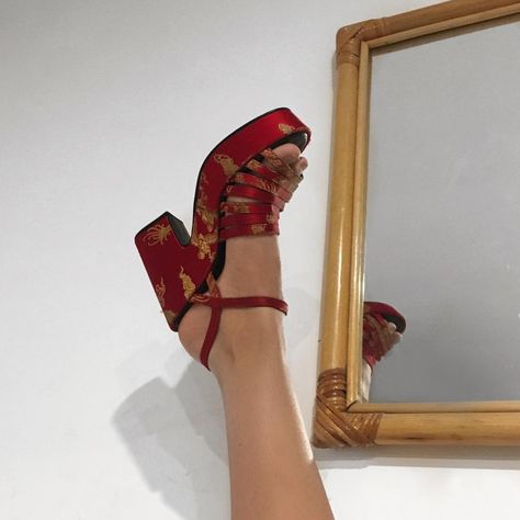 Chinese Heels, Dr Shoes, Shoe Inspo, Aesthetic Shoes, Crazy Shoes, Pretty Shoes, Dream Shoes, Mode Inspiration, Red Shoes