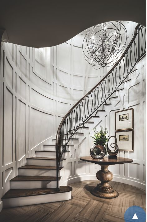 Curved Staircase Foyer, Staircase Update, Round Staircase, Staircase Foyer, House Foyer, تحت الدرج, Foyer Staircase, Stair Cases, Staircase Railing Design