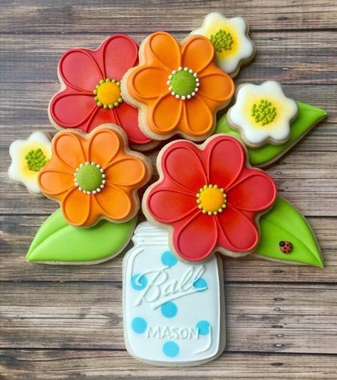 Laura's Custom Cookies on Instagram: “Hello Spring 😍 - I have a couple spots left for a Spring Themed Advanced class at @sugardroptn next Tuesday 3/26 from@10am-3pm. Grab your…” Senior Tea, Spring Foods, Cutout Cookie, Cookie Platters, Cookie Bouquets, Flower Sugar Cookies, Mason Jar Cookies, Food Fest, Sugar Cookie Royal Icing