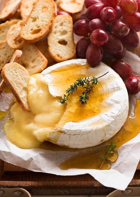 Baked Brie served with crisp breads and grapes Brie Recipes, Recipetin Eats, Recipe Tin, Brie Cheese, Baked Brie, Cheese Platters, Appetizers For Party, Cheese Recipes, Appetizers Easy