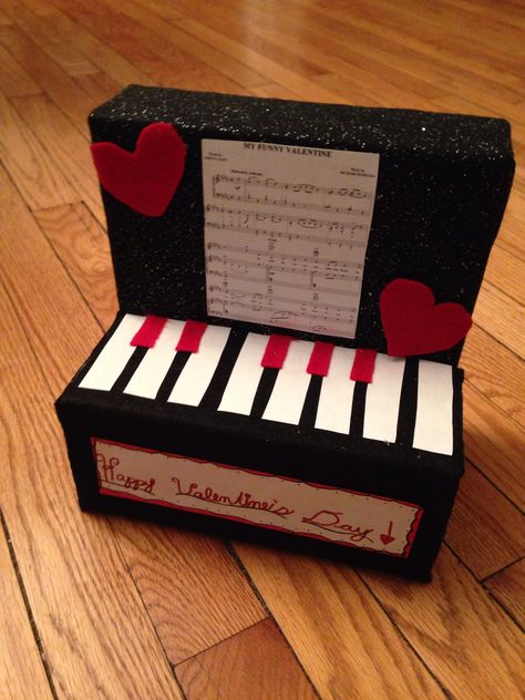 Maddies finished piano Valentine's Day box. Piano Valentine Box Ideas, Valentine Mailbox Ideas Diy Mail Boxes, Music Valentine Box Ideas, Valentine Box Ideas For School Taylor Swift, Valentine Box Ideas For Adults, Cool Valentine Boxes, Unique Valentine Box Ideas, Valentine Box Ideas, Girls Valentines Boxes