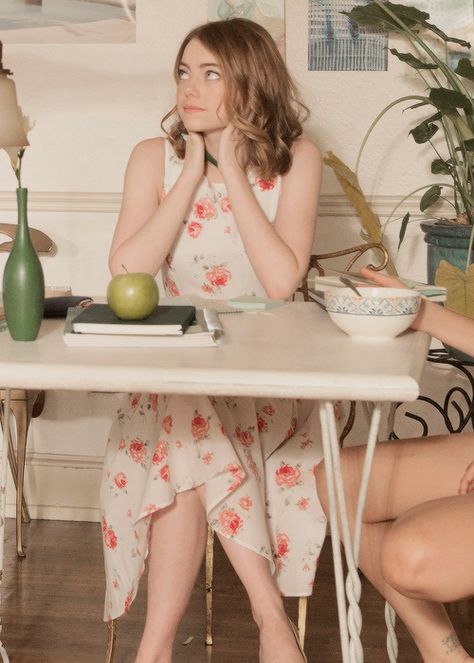 Mia Dolan, Emma Stone Outfit, Emma Stone And Andrew Garfield, Land Girls, Renee Zellweger, Movies Outfit, Sitting Pretty, Movie Fashion, Summer Lookbook