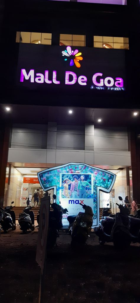 Night view of Mall De Goa entrance Goa Nightlife Snapchat, Goa Night Snapchat, Goa Airport Snapchat, Goa Snapchat, Goa Night, Goa Party, India World Map, Creative Snapchats, Goa Travel