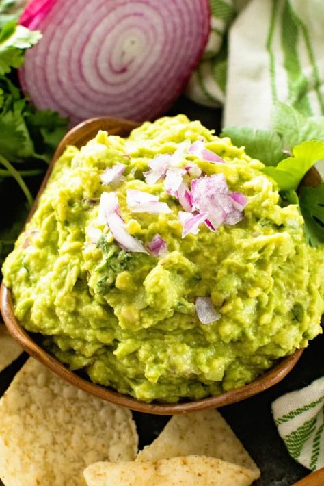 Rotel Guacamole Recipe, Easy Guacamole Recipe With Salsa, Guacamole Recipe No Tomato, Guacamole Recipe No Cilantro, Guacamole Recipe Without Tomato, Guacamole Recipe Easy Homemade, Easy Guacamole Recipe, Rotel Recipes, Homemade Guacamole Recipe