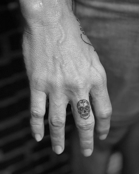 Skull Finger Tattoo For Women, Skull Tattoo Finger, Skull Finger Tattoo, Skull Finger Tattoos, Wildlife Tattoo, Tattoo Red, Finger Tattoo For Women, Forest Tattoos, Ring Tattoos