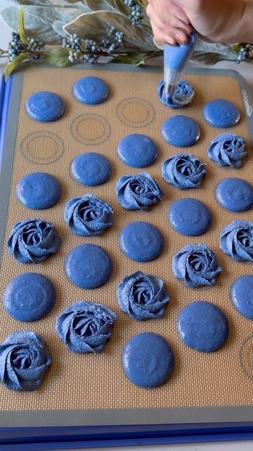 Macaroons Design Ideas, Blue Macrons, Flower Shaped Macarons, Macarons Decoration Ideas, Rosette Macarons, Textured Macarons, Macaroons Decoration Ideas, Cute Macaron Ideas, Decorative Macarons