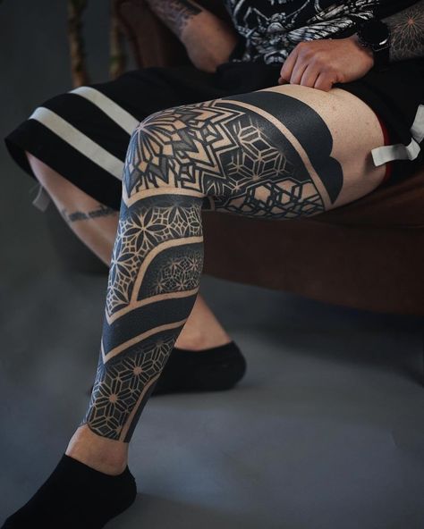 Sleeve Tattoos For Guys Geometric, Sleeve Geometric Tattoo, Geometric Tattoo Leg Sleeve, Leg Tattoos Men, Mandala Tattoo Leg, Tattoo Leg Sleeve, Geometric Tattoo Leg, Tato Maori, Arm Tattoos For Guys Forearm