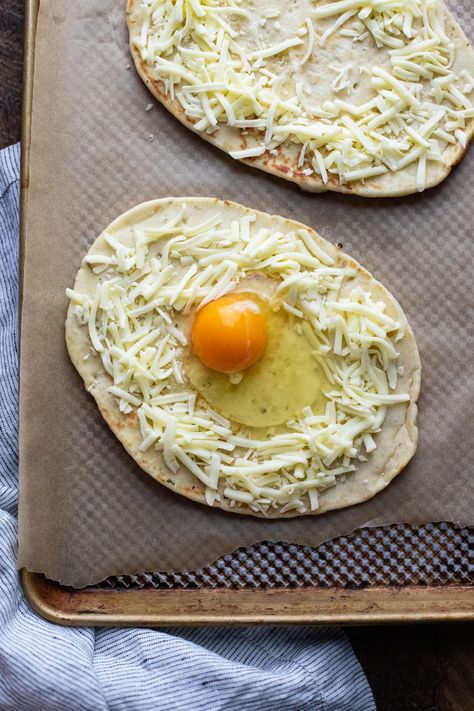 This cheesy naan breakfast pizza is a delicious way to enjoy brunch! It takes only 10 minutes to prepare, requires minimal ingredients, and is SO good. You'll love this easy breakfast idea for any occasion! | asimplepalate.com #naan #breakfast #pizza Naan For Breakfast, Nan Bread Breakfast Ideas, Nann Bread Recipes Ideas, Breakfast Naan Ideas, Breakfast Naan Pizza, Naan Breakfast Ideas, Naan Bread Breakfast Ideas, Mini Naan Bread Ideas, Naan Bread Breakfast