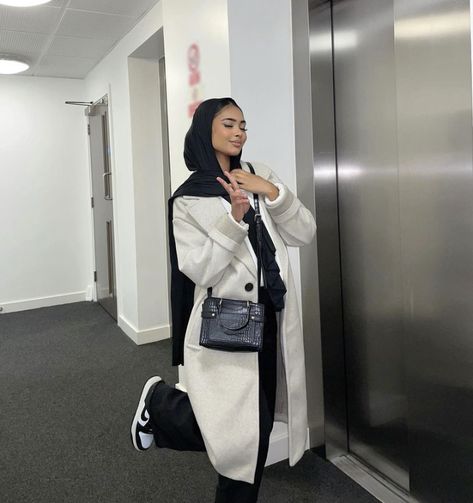 Zara Drip Outfit, Outfit Ideas Modest, Uni Fashion, Modest Outfits Muslim, Modest Winter Outfits, Hijab Inspiration, Hijabista Fashion, Zara Drip, Modest Casual Outfits