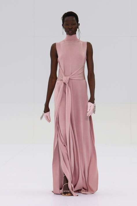 Draped Dress Runway, Fendi Dress Classy, Fendi 2023 Couture, Fendi 2023 Runway, Haute Couture Outfits, Fendi Couture, Fendi Runway, Ladylike Dress, Fendi Fashion