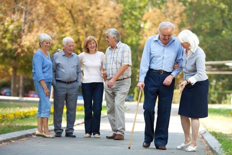 What to wear to a funeral and what to wear to a wake are similar but not necessarily the same thing. These two services, both conducted to honor the life a... Wake Outfit, Short People, Best Clothing, Decorated Shoes, Memorial Service, Business Suit, Tall Women, College Girls, Popular Style