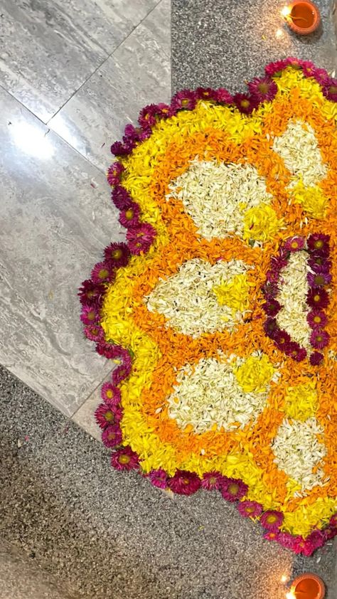 Using petals of orange and yellow marigolds (genda flowers) and white and purple chrysanthemums (shevanti flowers) Genda Flower Rangoli For Diwali, Marigold Rangoli, Marigold Flower Rangoli, Marigold Flower Decoration, Diwali Ideas, Diwali Decorations At Home, Diwali Decor, Marigold Flower, Flower Rangoli