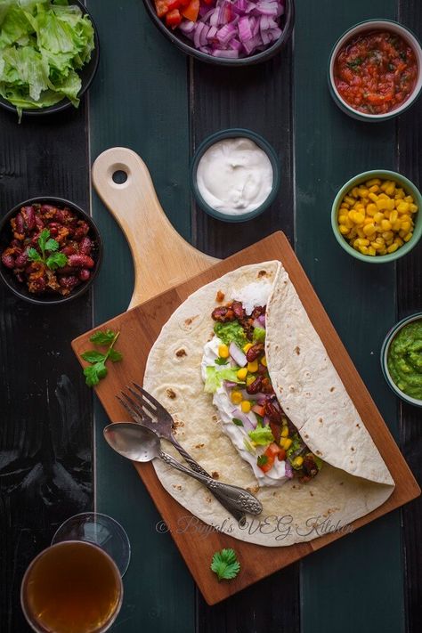 Burrito Photography, Vegetarian Burrito, Vegetarian Mexican, Food Photoshoot, Healthy Instant Pot Recipes, Food Photography Inspiration, Food Photography Tips, Quick Healthy Meals, Think Food