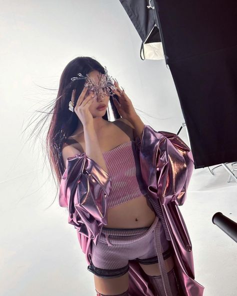 NINGNING | ⛓️ | Instagram I Love Winter, Kpop Girl Groups, Instagram Update, Kpop Idol, South Korean Girls, Kpop Girls, Girl Group, A Woman, Purple