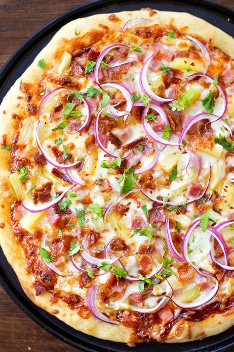 My favorite pizza crust topped with barbecue sauce, pineapple, ham, bacon and lots of cheese. This unique and flavorful Hawaiian-style bbq pizza is always a hit with our family! Ham And Pineapple Pizza, Pizza Life, Pizza Vegana, Pineapple Ham, Pizza Roll, Hawaiian Bbq, Pineapple Pizza, Bbq Pizza, Christmas Recipes Appetizers