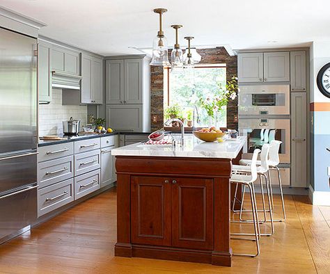 Contrasting Kitchen Islands Whether you have a lot of cabinetry or a little, an island in a contrasting color adds interest to any kitchen. Contrasting Kitchen Island, Painted Kitchen Island, Kitchen Island With Sink, Kitchen Island Cabinets, Clean Kitchen Cabinets, Bold Kitchen, Building A Kitchen, Small Kitchen Island, Dining Inspiration