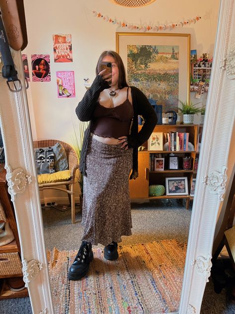 Plus Size Fairycore Grunge, 90s Witchy Outfits Plus Size, Thrifted Plus Size Outfits, Grunge Outfits Mid Size, Plus Size Whimsigoth Outfits, Plus Size Long Skirt Outfits, Maxi Skirt Outfit Plus Size, Whimsigoth Outfits Plus Size, Plus Size Thrifted Outfits