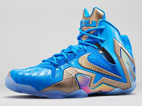 Zapatillas Nike Basketball, Nike Lebron Shoes, Lebron 11, Lebron James Shoes, Lebron Shoes, Sneaker Magazine, Track Shoes, Nike Sweatpants, Nike Lebron