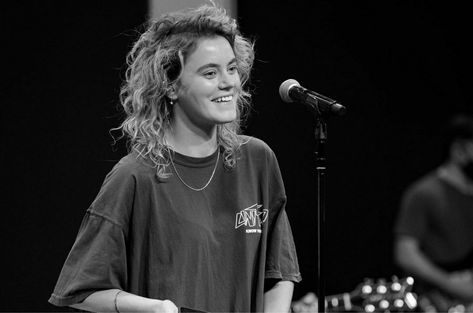 Taya Gaukrodger, Worship Leader Outfit, Taya Smith, Hillsong Church, Hillsong United, Worship Leader, I Kings, Hair Inspo, Worship