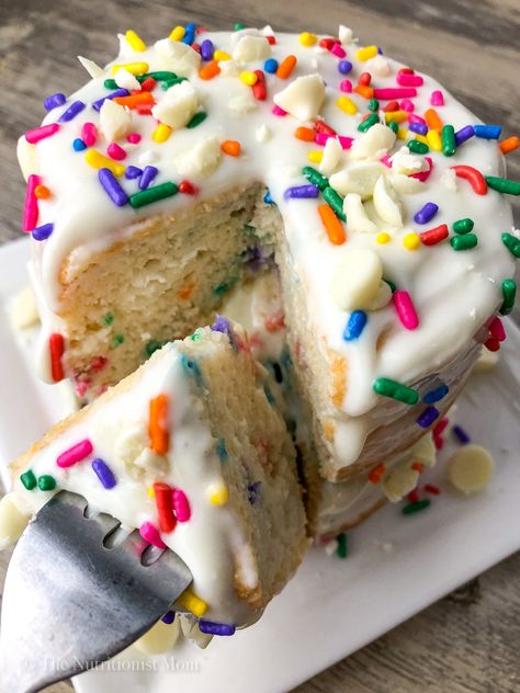 Protein Funfetti Cake, Healthy Confetti Cake, Healthy Bday Cake, Cake With Protein Powder, High Protein Cake, Protein Birthday Cake, Protein Powder Cake, Macro Desserts, Protein Cake Recipe