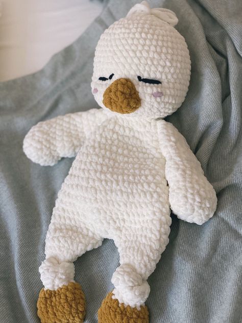 Knitted toys Crochet Newborn Patterns, Kid Sleeping, Crochet Snuggle, Baby Plushies, Crochet Goose, Duck Crochet, Bird Plush, Newborn Crochet Patterns, Plush Crochet