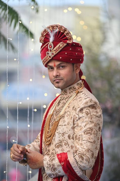 Dulha Wedding Pose, Men Wedding Photoshoot, Dulha Single Pose Kurta, Dulha Single Pose Wedding Photos, Indian Wedding Groom Poses, Groom Single Poses Indian Wedding, Groom Dress Shoot, Serwani Pose, Dulha Pose Wedding Photos