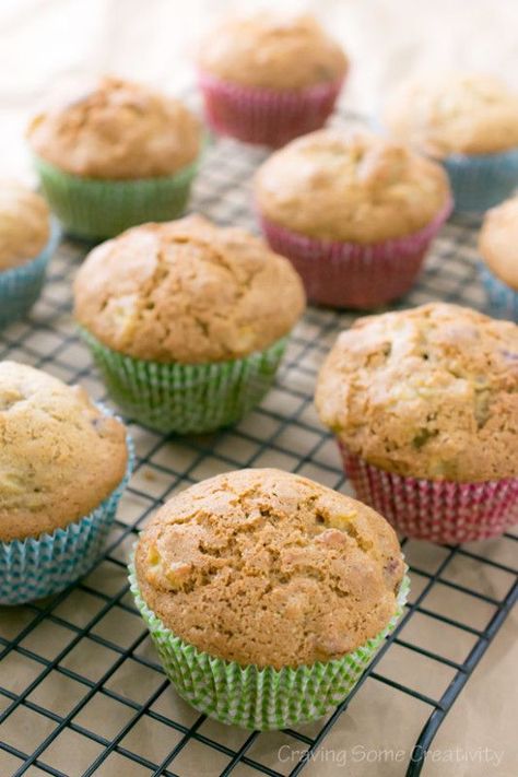 Yellow Squash Muffins - This recipe is mind blowing in that it has buttery yellow squash and pecans in this breakfast muffin. Yellow Squash Muffin Recipes, Bumpy Yellow Squash Recipes, Yellow Squash Muffins, Farmstand Ideas, Garden Meals, Squash Muffins, Squash Bread, Sweet Muffins, Yellow Squash Recipes