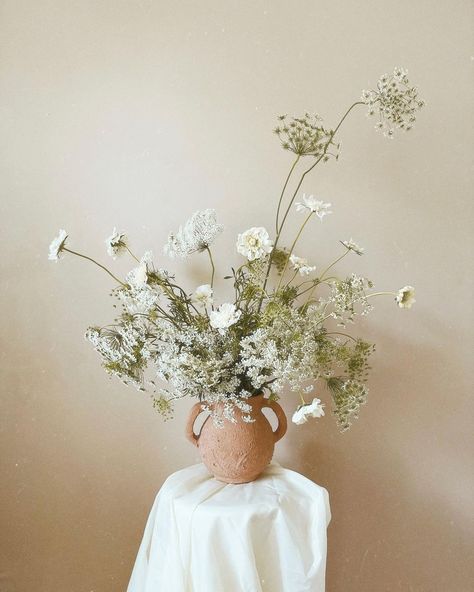 Bouquet Centerpiece, Neutral Wedding Flowers, Halloween Pajamas, Wedding Mood Board, Wedding Mood, Flower Farm, Wedding Inspo, Bridal Bouquet, Floral Art