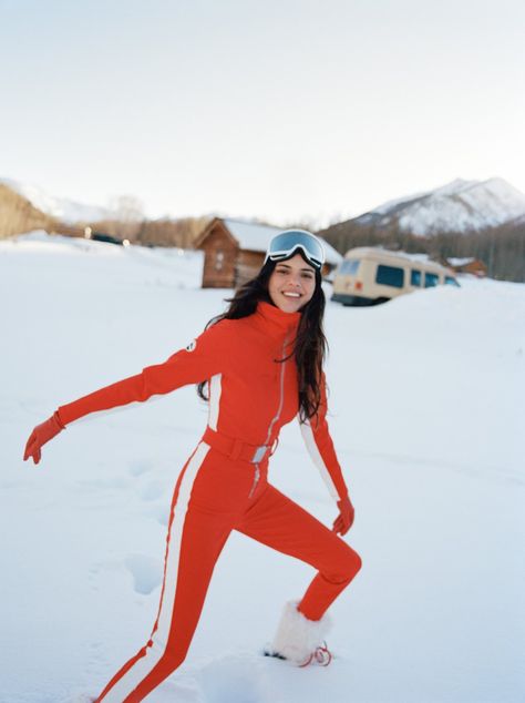 FWRD - Kendall Jenner — SEAN THOMAS Ski Aesthetic Outfits, Kendall Jenner Winter Outfits, Cashmere Lounge Set, Celebrity Winter Style, Snow Fits, Kendall Jenner Modeling, Kendall Jenner Makeup, Kendall Vertes, Ski Outfit