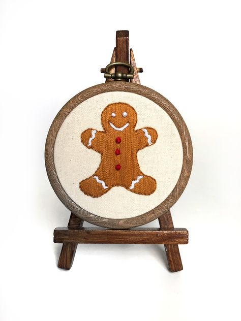 Baking Embroidery Designs, Hygge Embroidery, Bedroom Christmas Lights, Baking Embroidery, Mistletoe Embroidery, Christmas Tree Decorations To Make, Gingerbread Embroidery, Christmas Embroidery Ideas, Embroidery Holiday