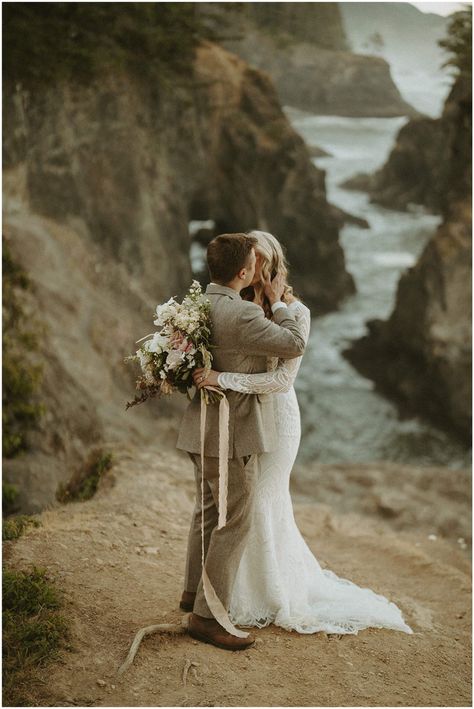 Sunrise Elopement at the Samuel H. Boardman Scenic Corridor - Sunset Cliffs Couple Photos, Cloudy Beach Engagement Photos, Sunset Cliffs Engagement Photos, Samuel H Boardman State Park Elopement, Sunset Cliffs San Diego Engagement, Elopement, Engagement Photos