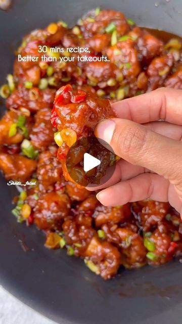 Tasty Tales Haven | Food Page on Instagram: "Bring the restaurant home with this Restaurant-Style Chicken Manchurian recipe! Crispy, tangy, and packed with flavor—your taste buds will thank you! 🍗🔥✨  You’ll need:  750g Boneless Chicken cubes 1 tbsp Salt 1/2 tbsp White pepper 1 tbsp Red chilli powder  2 tbsp Ginger garlic paste 1/4 cup Soy sauce  1/2 cup Plain flour 1/3 cup Corn flour  1/3 cup Oil 10 cloves of Sliced garlic 1 large Chopped onion 1 Sliced red pepper  1 Sliced green pepper 1/2 cup Tomato sauce  1/3 cup Chilli sauce  1/4 cup Soy sauce 1/2 tbsp White pepper  1 tsp Garam masala 1/2 cup Water Handful of chopped Spring onions (1/2 cup)  Follow the instructions mentioned on the video.  Enjoy! . . . 📹 & Recipe by @shadi_faleel  👉 Follow @tastytaleshaven for daily recipes!  #tast Chicken Manchurian Recipe Video, Chicken Manchurian Recipe, Chicken Manchurian, Chicken Cubes, Manchurian Recipe, 30 Min Meals, Ginger Garlic Paste, Red Chilli Powder, Corn Flour