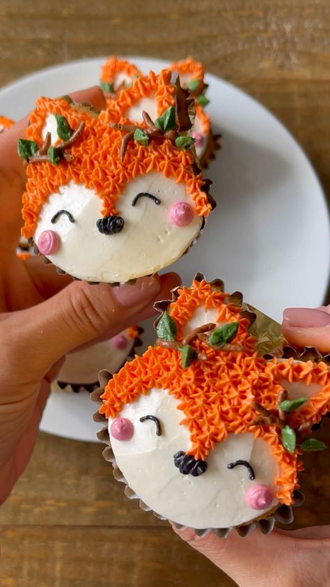 Fox Cupcakes Ideas, Fox Shaped Food, Fox Cake Decorating Ideas, Cute Animal Cakes Easy, Decorating With Chocolate Frosting, Fox Cupcakes Easy, Fox Cupcake Cakes Pull Apart, Fun Fall Cupcakes, Fox Party Decorations