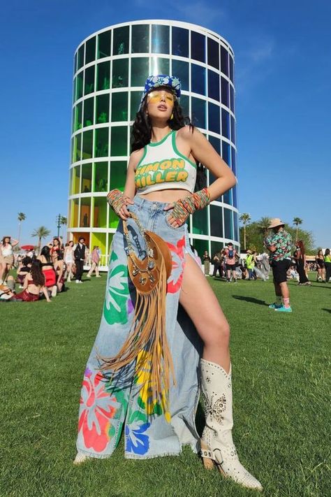 Rate This Festival outfits From ⭐1~10. SAVE & FOLLOW i will update everyweek. Best Coachella Outfits 2023, 2023 Festival Fashion, Coachella Outfit 2024, Colorful Festival Outfit, Lollapalooza Outfit Summer Festival, Bonnaroo 2023, Acl Festival Outfit, Lollapalooza Outfit, 2023 Festival