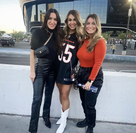 Joe Burrow And Olivia Holzmacher, Bengals Game Day Outfit, Bengals Outfit, Olivia Holzmacher, Nfl Wives, Singer Dr, Joe Burrow, Gameday Outfit, Gaming Clothes