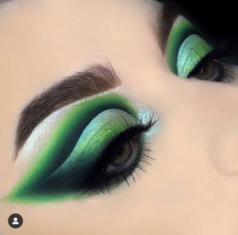 Green Goth Makeup, Fancy Eyeliner, Eyebrow Shaping Makeup, Teal Makeup, Green Shadow, Glitter Makeup Looks, Purple Eye Makeup, Cute Eye Makeup, Rave Makeup